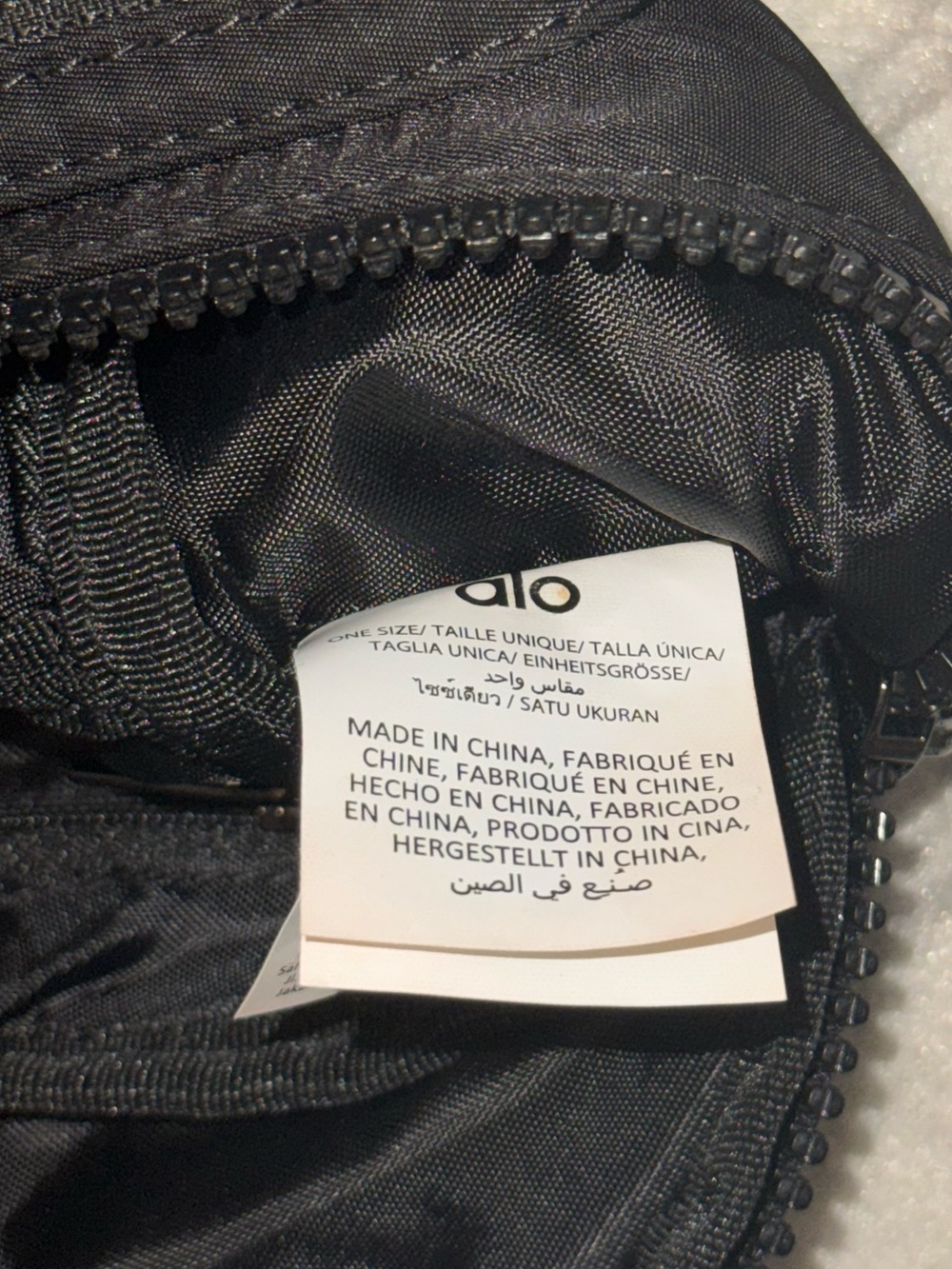 ALO Yoga Explorer Belt Bag - Picture 4 of 9